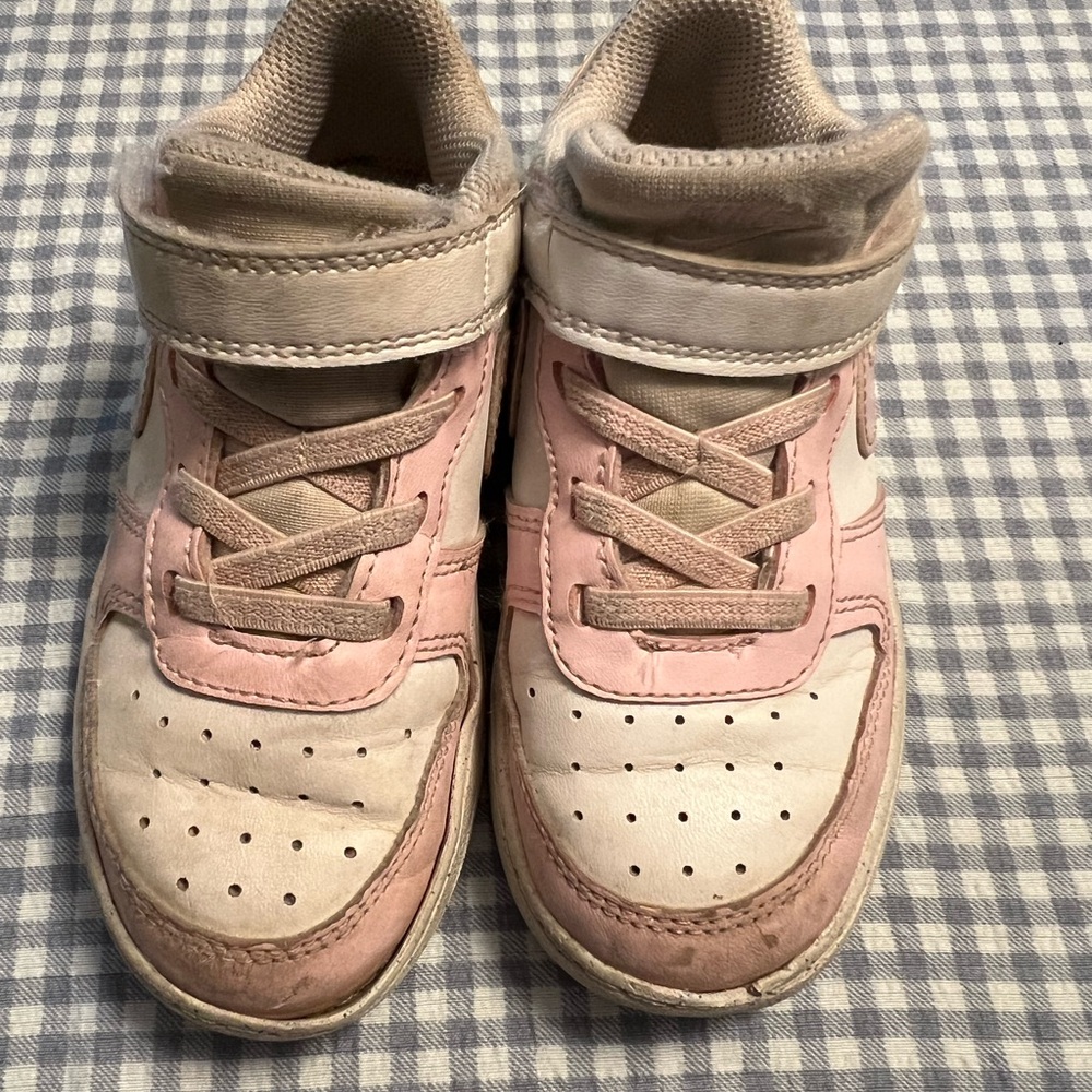Toddler girls size 9 Nike pink and white shoes